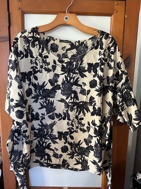 West kei  Floral Print Short Sleeve Top - Black on Cream